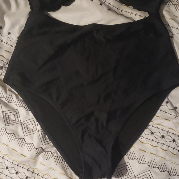 *NEW* Black Cupshe Swimsuit - Picture 4 of 9